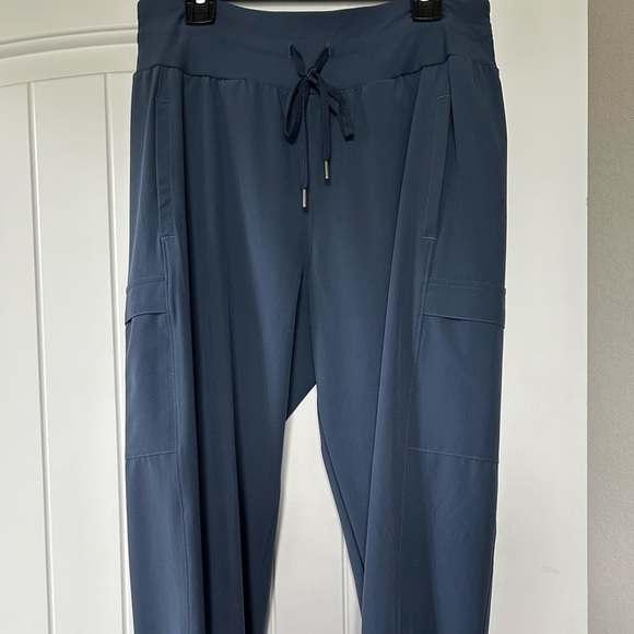 Calia by Carrie Underwood cargo joggers. - Picture 1 of 6